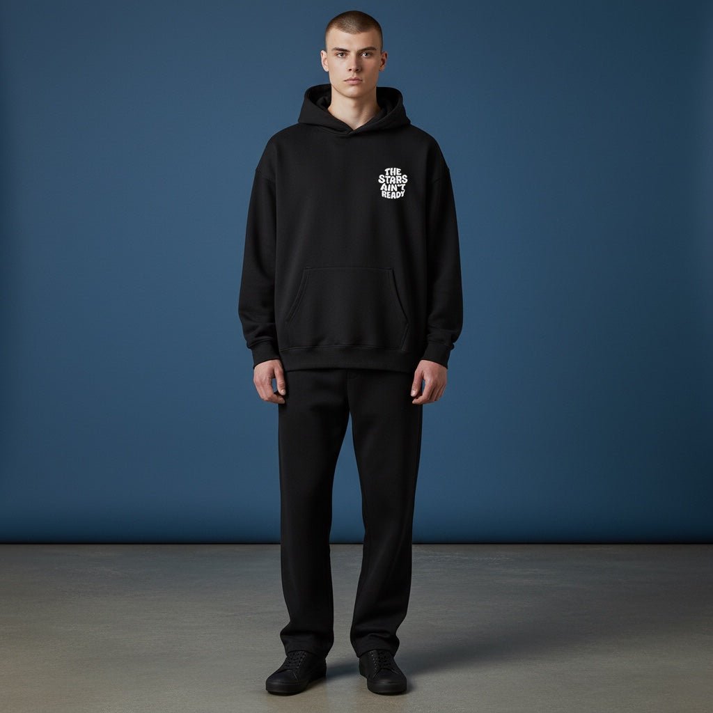 « THE STARS AINT READY. »Oversize Fleeced Hoodie Black. - GRAND B