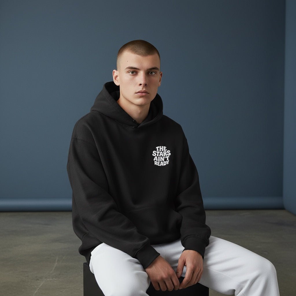 « THE STARS AINT READY. »Oversize Fleeced Hoodie Black. - GRAND B